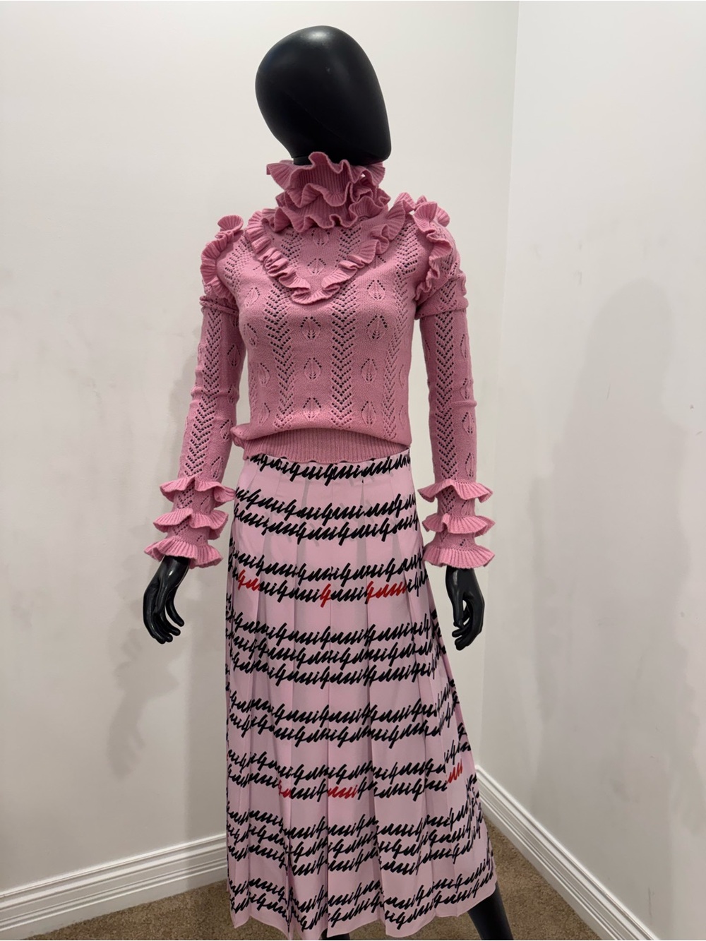 GUCCI Runway Pink Logo Print Silk Pleated Midi Skirt IT 40 Never Worn NEW